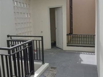 rumah 2,5lantai di antapani kota bandung bebas banjir strategis