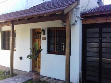 CASA 3 AMB GARAGE DOBLE FONDO LOTE 310M2 MARTIN CORONADO