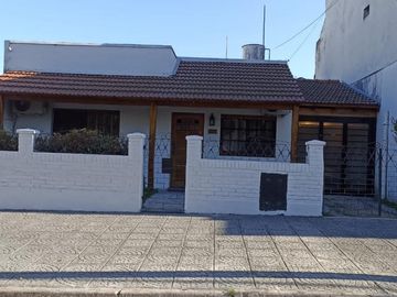 CASA 3 AMB GARAGE DOBLE FONDO LOTE 310M2 MARTIN CORONADO