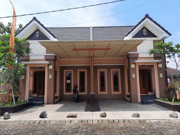 Rumah Strategis Arsitek Bali di Kota Malang Arjowinangun