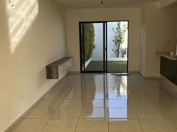 Linda Casa en Valle de Juriquilla, Ubicadisima, Seguridad 24.7, 3 Recamaras