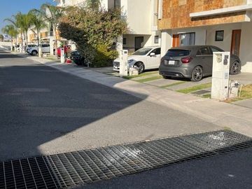 Linda Casa en Valle de Juriquilla, Ubicadisima, Seguridad 24.7, 3 Recamaras