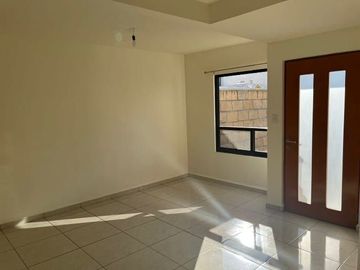 Linda Casa en Valle de Juriquilla, Ubicadisima, Seguridad 24.7, 3 Recamaras