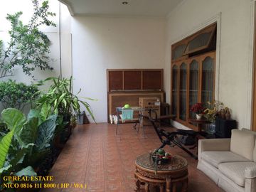 Rumah dijual di jalan Maluku Menteng Gol B 15x42 ( 633 m2 )