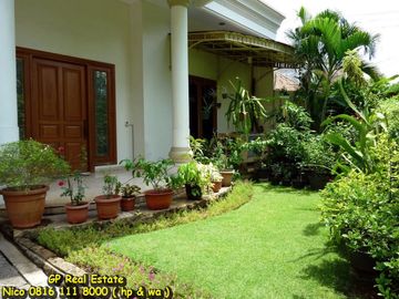 Rumah dijual di jalan Maluku Menteng Gol B 15x42 ( 633 m2 )