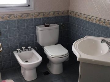 APTA CRÉDITO. Fincas de Maschwitz. Hermoso chalet en excelente estado c/piscina