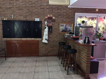 APTA CRÉDITO. Fincas de Maschwitz. Hermoso chalet en excelente estado c/piscina