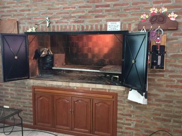 APTA CRÉDITO. Fincas de Maschwitz. Hermoso chalet en excelente estado c/piscina