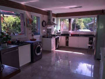 APTA CRÉDITO. Fincas de Maschwitz. Hermoso chalet en excelente estado c/piscina