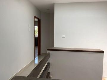 CASA NUEVA EN VENTA DE TRES RECAMARAS CON BAÑO Y CUARTO DE SERVICIO FRACC MONTE