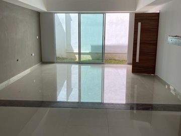 CASA NUEVA EN VENTA DE TRES RECAMARAS CON BAÑO Y CUARTO DE SERVICIO FRACC MONTE