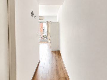 ALMAGRO. Av. CORRIENTES al 3100. Gran Ambiente en Edificio con Full Amenities