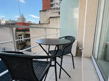 ALMAGRO. Av. CORRIENTES al 3100. Gran Ambiente en Edificio con Full Amenities