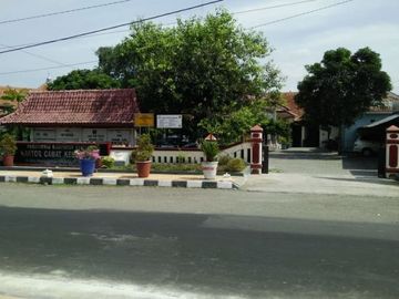 RUMAH DESAIN CANTIK TANAH LUAS POSISI POJOK DI KEBONARUM KLATEN