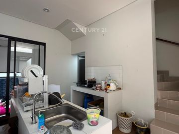Rumah Semi Furnished 2 Lantai Strategis Di Summarecon Bandung