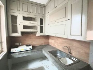 Rumah Modern Semi Furnish di Kebayoran Garden Bintaro, 5802-GB 0811111----