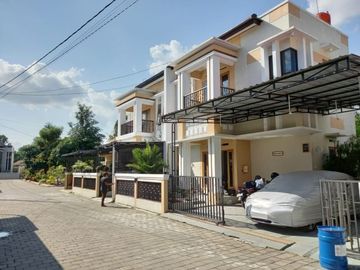 MANA ADA RUMAH MEWAH 2 LANTAI & ISINYA DI SLEMAN DIJUAL MURAH BISA NEGO