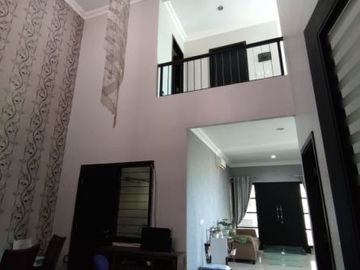 Disewakan Rumah Full Furnish Di Central Park Ahmad Yani , Surabaya