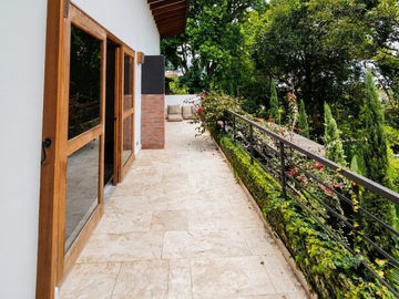 casa en venta en loma de las brujas. Cod V777241