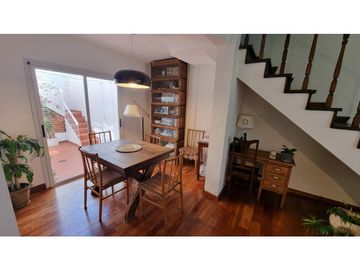 Chalet en ph, en esquina, 4 ambientes con dependencia. Barrio Chauvín.