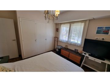 Chalet en ph, en esquina, 4 ambientes con dependencia. Barrio Chauvín.