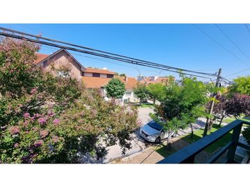 Chalet en ph, en esquina, 4 ambientes con dependencia. Barrio Chauvín.