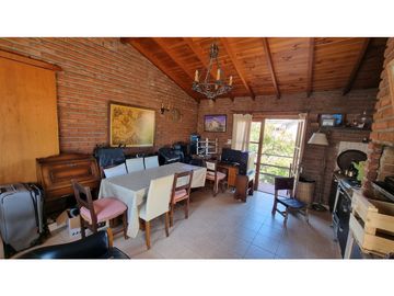 Chalet en ph, en esquina, 4 ambientes con dependencia. Barrio Chauvín.