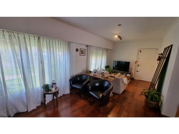 Chalet en ph, en esquina, 4 ambientes con dependencia. Barrio Chauvín.