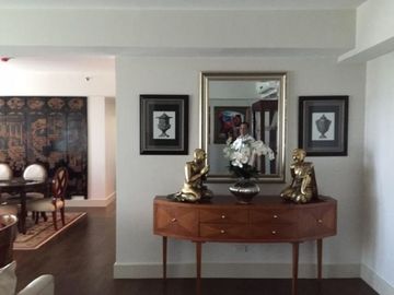 Condominium for Sale 3 Bedrooms: 3BR Flat Condo for Sale in Edades Tower and Garden Villas Rockwell Makati