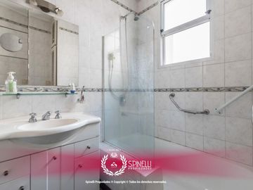 Semipiso 3 amb de 84m2 c/baño y toilette en edificio de gran categoría en San Juan y Boedo