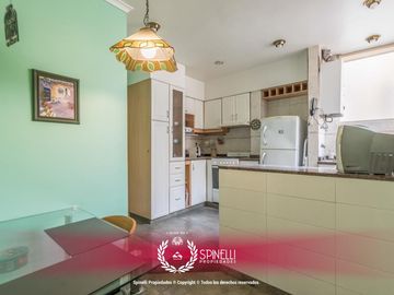Semipiso 3 amb de 84m2 c/baño y toilette en edificio de gran categoría en San Juan y Boedo