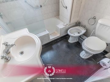 Semipiso 3 amb de 84m2 c/baño y toilette en edificio de gran categoría en San Juan y Boedo