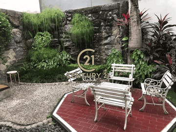 Rumah Dengan Tanah Luas Di Bintaro Jaya Sektor 5