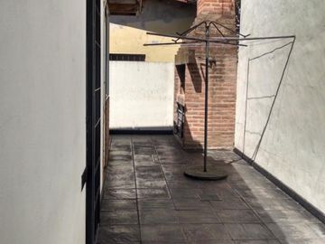 HERMOSO PH DE 3 AMBIENTES EN TORELLO E/ DANTE Y DELL EVA HURLINGHAM.
APTO CRÉDITO.