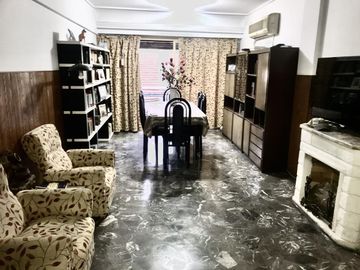 Departamento de 4 ambientes al frente  con balcon - Floresta Norte