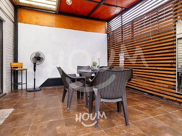 CASA CON LOCAL FUNCIONANDO