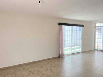 EN VENTA BONITA CASA SEMINUEVA AL SUR DE LEÓN GTO EN RESIDENCIAL EL DORADO