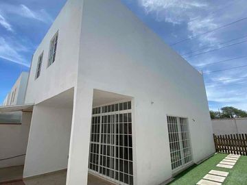 EN VENTA BONITA CASA SEMINUEVA AL SUR DE LEÓN GTO EN RESIDENCIAL EL DORADO