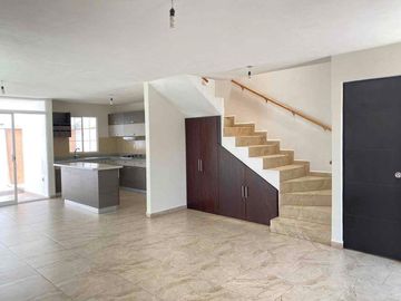 EN VENTA BONITA CASA SEMINUEVA AL SUR DE LEÓN GTO EN RESIDENCIAL EL DORADO