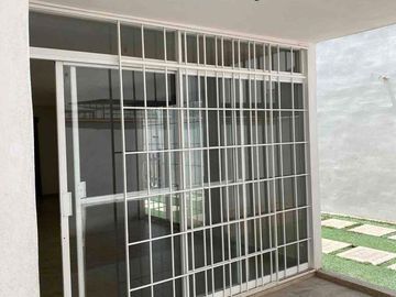 EN VENTA BONITA CASA SEMINUEVA AL SUR DE LEÓN GTO EN RESIDENCIAL EL DORADO
