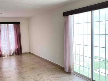 EN VENTA BONITA CASA SEMINUEVA AL SUR DE LEÓN GTO EN RESIDENCIAL EL DORADO