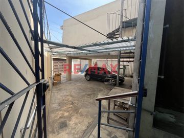 DESCRIPCIÓN CASA CALLAO – DOS PISOS

¡Espaciosa y sólida casa de 2 pisos en el corazón del Callao! Ideal para familias o inversión
Se vende amplia