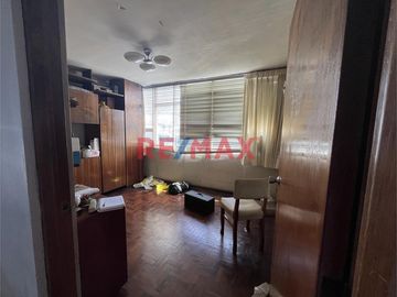 DESCRIPCIÓN CASA CALLAO – DOS PISOS

¡Espaciosa y sólida casa de 2 pisos en el corazón del Callao! Ideal para familias o inversión
Se vende amplia