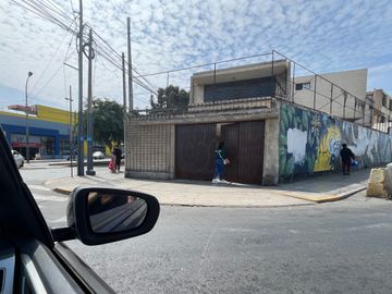 DESCRIPCIÓN CASA CALLAO – DOS PISOS

¡Espaciosa y sólida casa de 2 pisos en el corazón del Callao! Ideal para familias o inversión
Se vende amplia