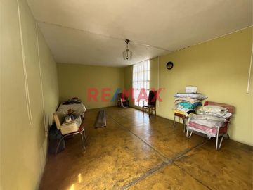 DESCRIPCIÓN CASA CALLAO – DOS PISOS

¡Espaciosa y sólida casa de 2 pisos en el corazón del Callao! Ideal para familias o inversión
Se vende amplia