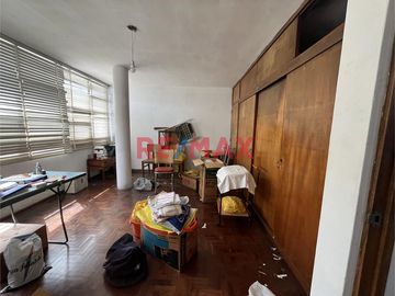 DESCRIPCIÓN CASA CALLAO – DOS PISOS

¡Espaciosa y sólida casa de 2 pisos en el corazón del Callao! Ideal para familias o inversión
Se vende amplia