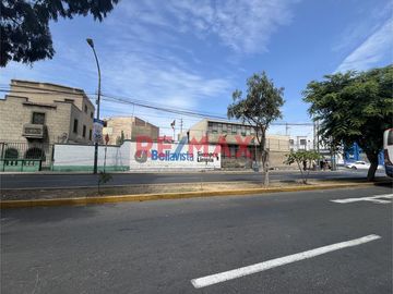 DESCRIPCIÓN CASA CALLAO – DOS PISOS

¡Espaciosa y sólida casa de 2 pisos en el corazón del Callao! Ideal para familias o inversión
Se vende amplia