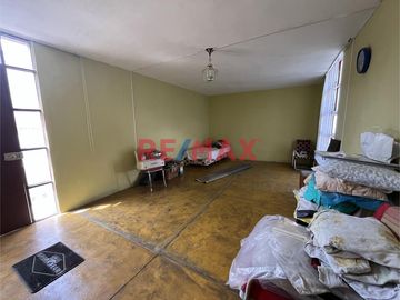 DESCRIPCIÓN CASA CALLAO – DOS PISOS

¡Espaciosa y sólida casa de 2 pisos en el corazón del Callao! Ideal para familias o inversión
Se vende amplia