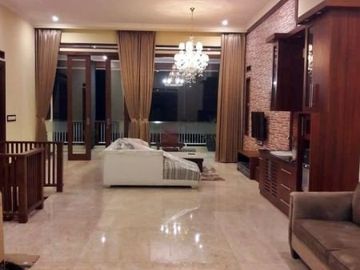 Rumah Lux di Dago Dekat Tubagus Ismail & Dipatiukur
