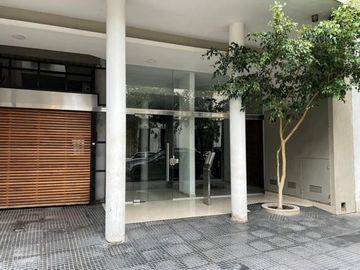 FLORES - Hermoso Depto. 3 Amb. Cocina Integrada, Patio Cubierto y Balcón. C/Cochera. Amenities